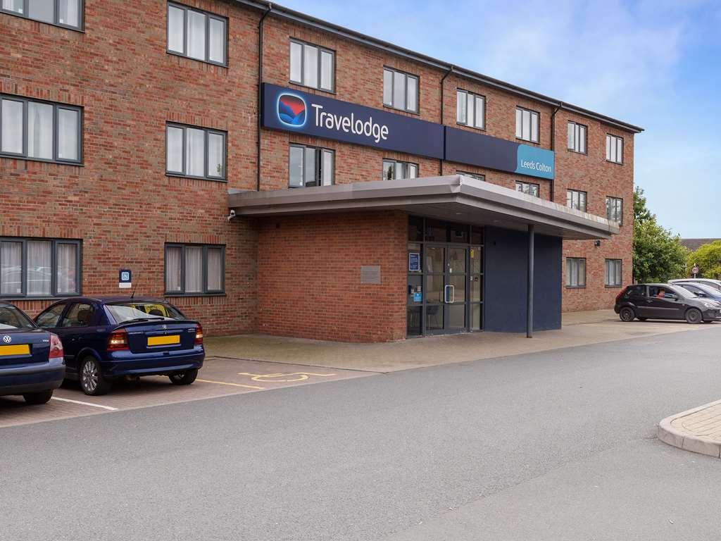 Travelodge Leeds Colton Гарфорт Екстериор снимка