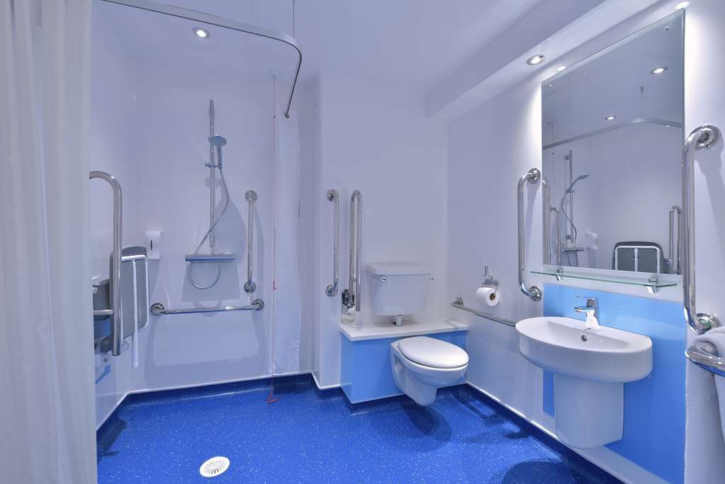 Travelodge Leeds Colton Гарфорт Стая снимка