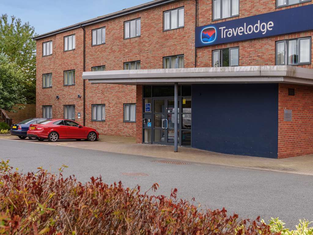 Travelodge Leeds Colton Гарфорт Екстериор снимка