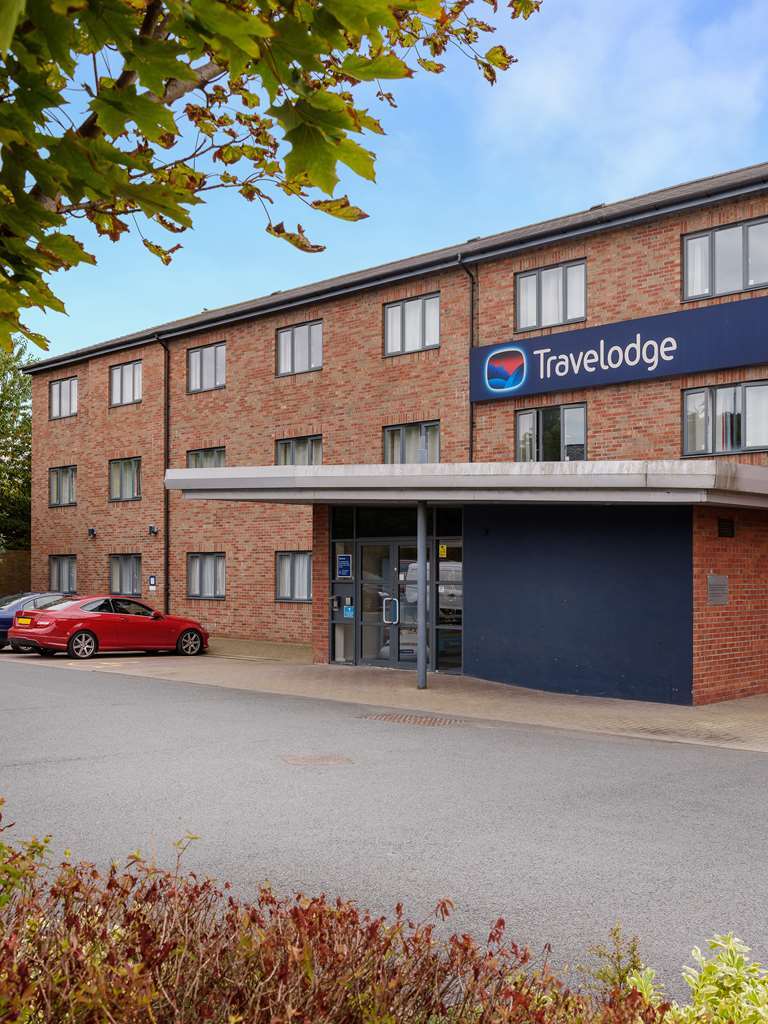 Travelodge Leeds Colton Гарфорт Екстериор снимка